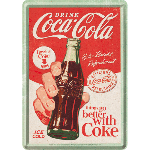 10344 Vykort med en coca cola flaska i en hand, retro stil