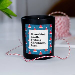 Doftljus med texten Something smells fucking christmasy here