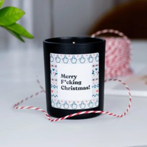 Ett doftljus med texten Merry f*cking christmas